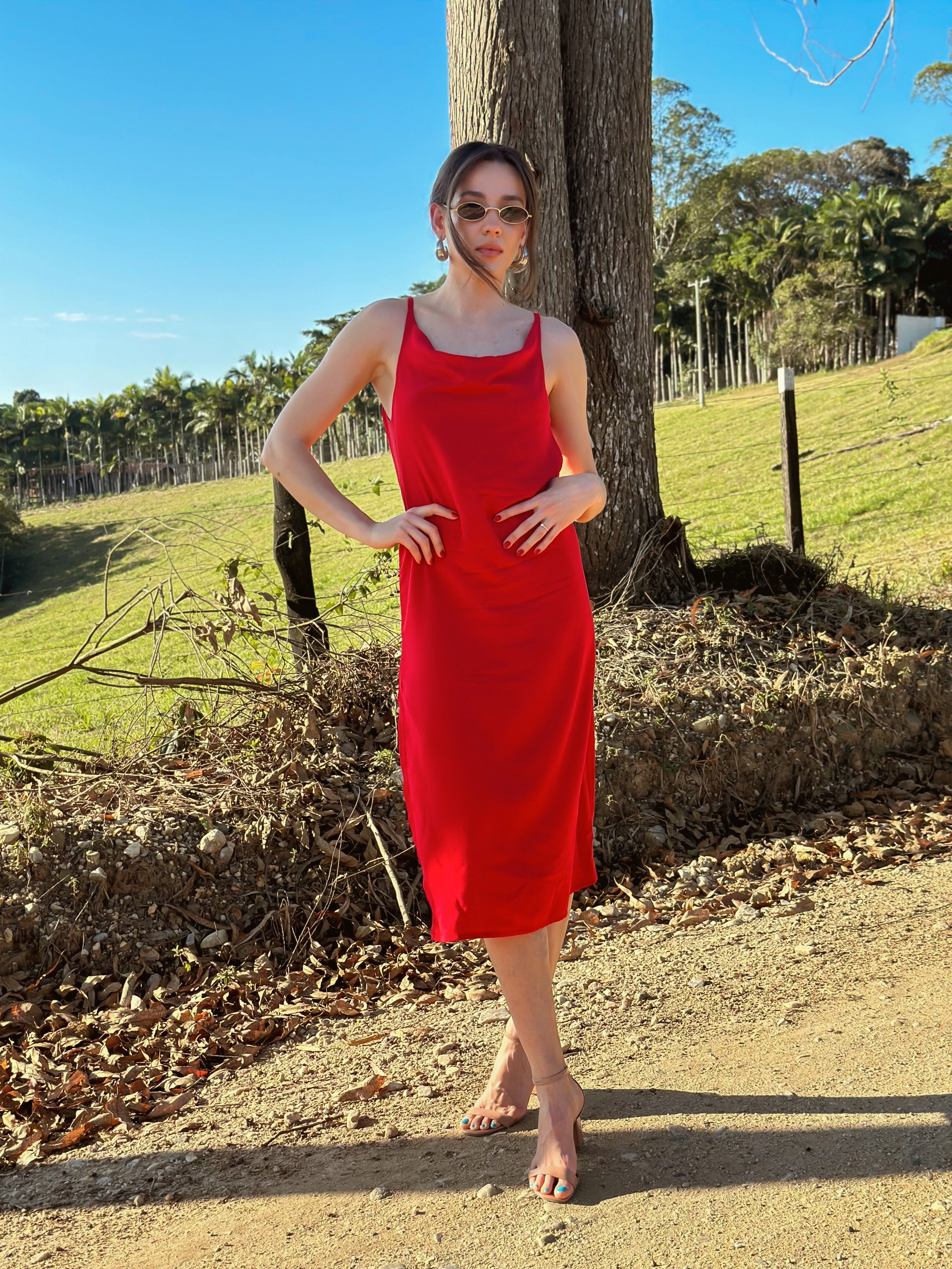 Vestido midĂ decote nas costas vergara