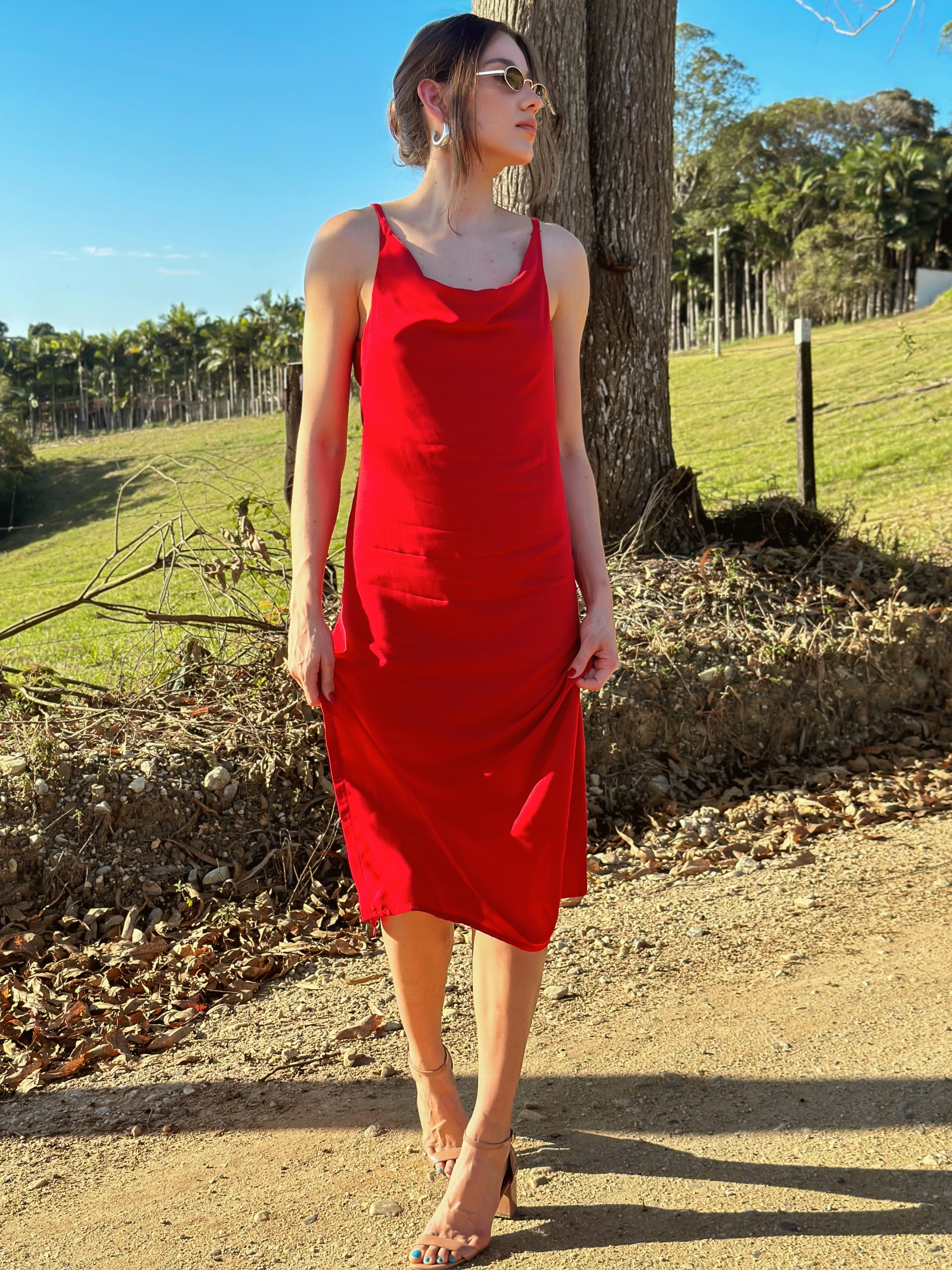 Vestido midĂ decote nas costas vergara