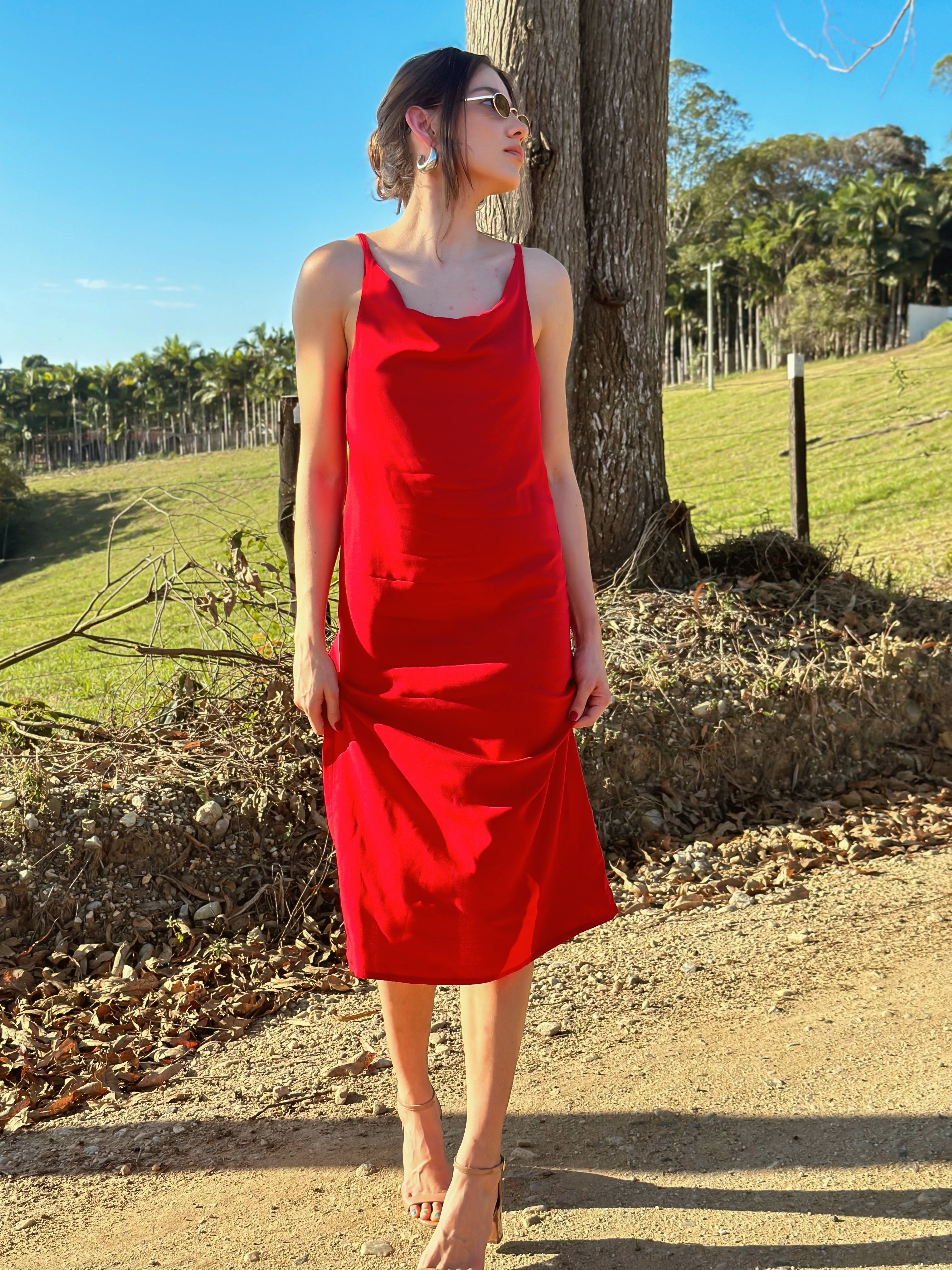Vestido midĂ decote nas costas vergara