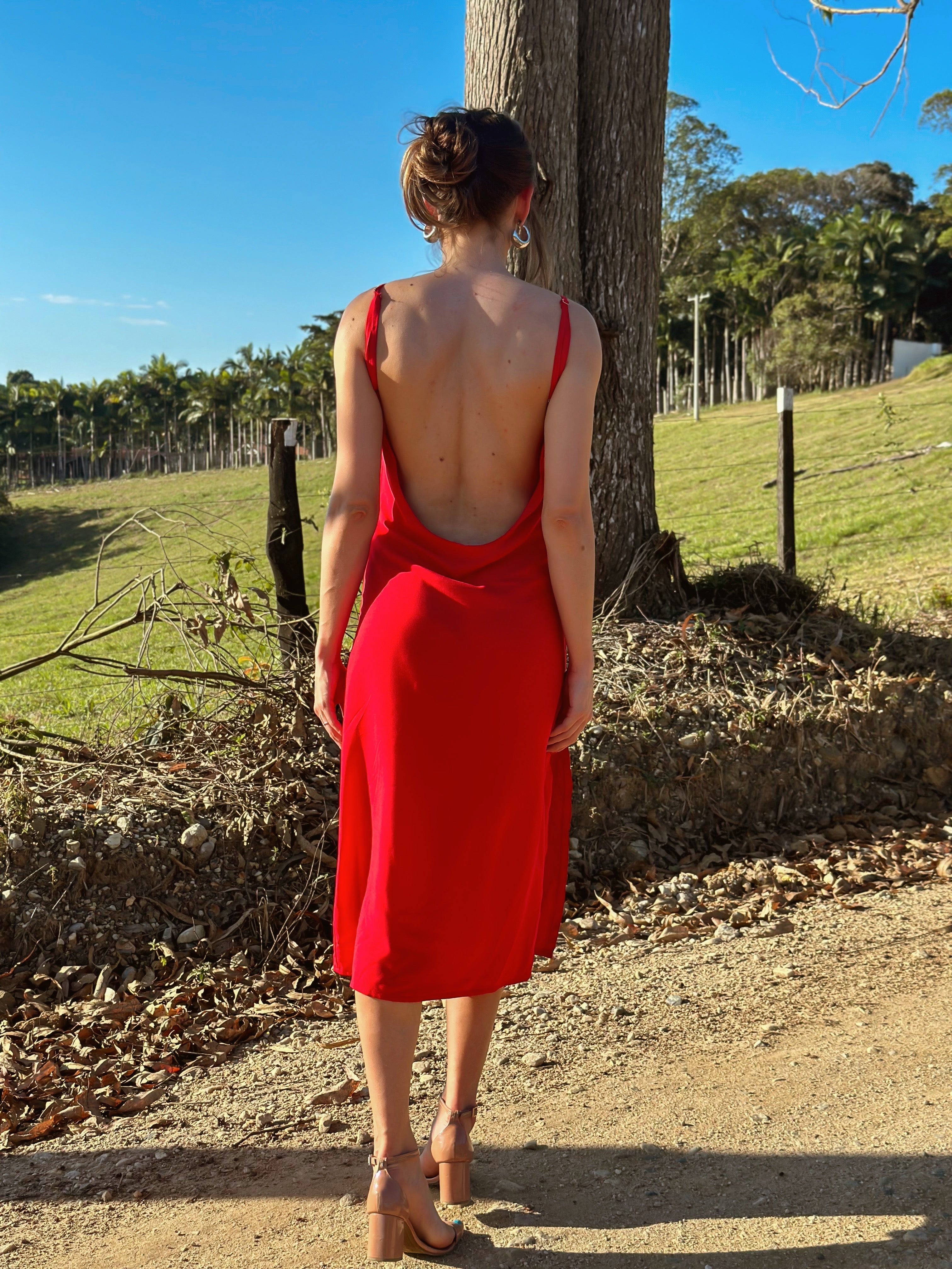 Vestido midĂ decote nas costas vergara